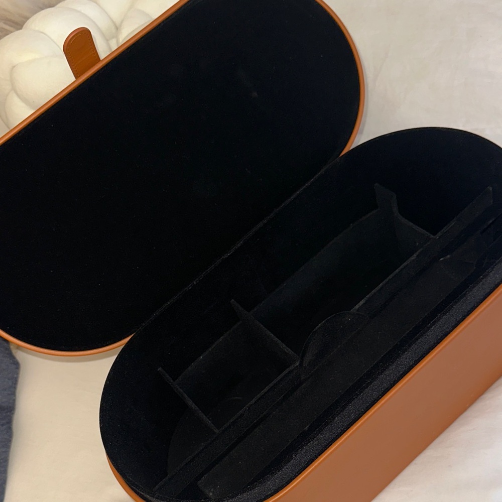 Dyson air wrap tan storage case - Picture 3 of 6